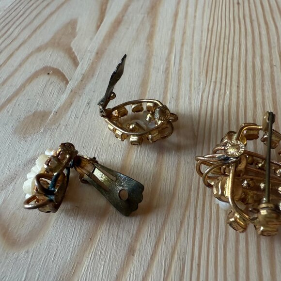 Vintage Austrian Rhinestone & Floral Clip-On Earrings & Brooch Set Mid Century - Picture 10 of 12